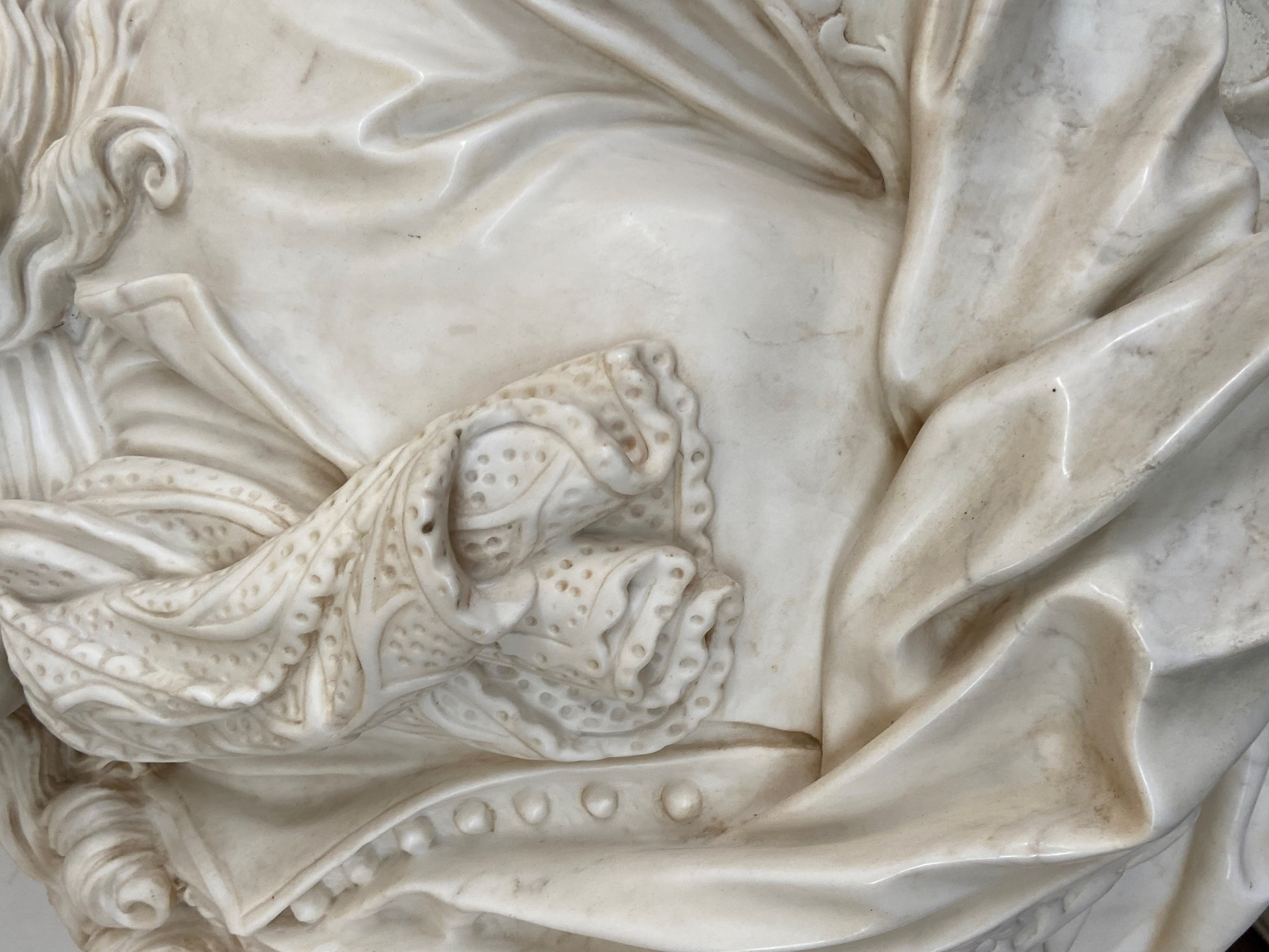 Coppia di grandi busti ritratto in marmo bianco