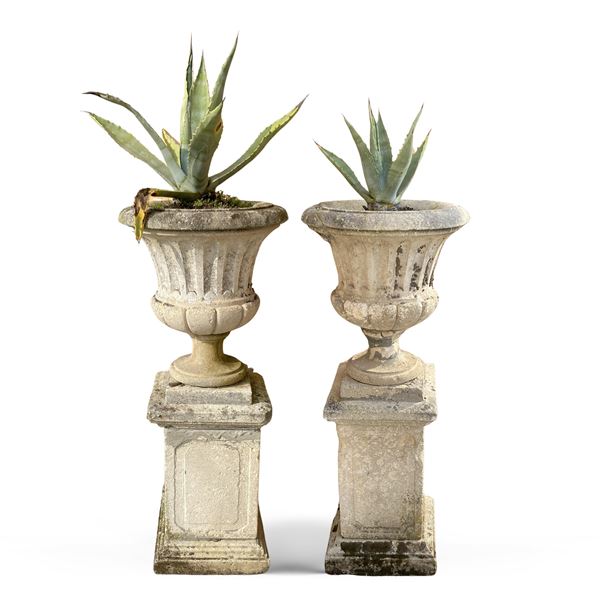 Coppia di vasi baccellati in pietra di Vicenza