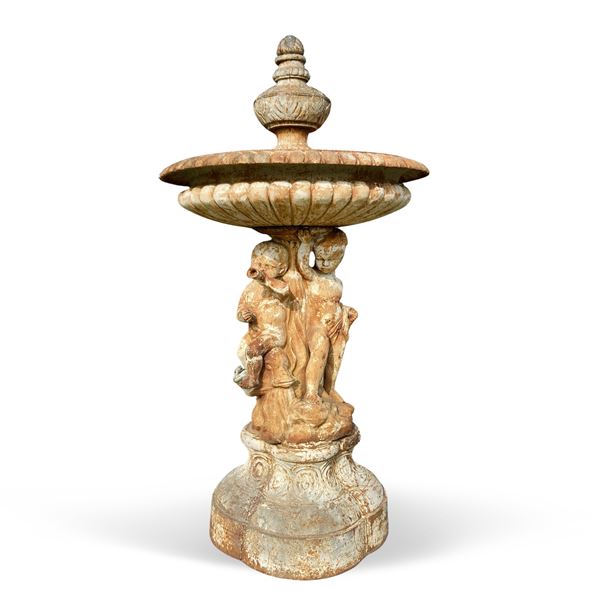 Fontana da centro in ghisa