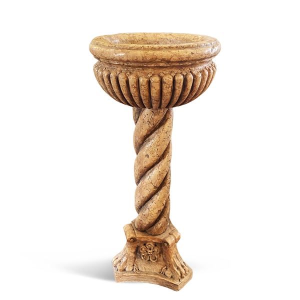 Acquasantiera in marmo rosso di Verona