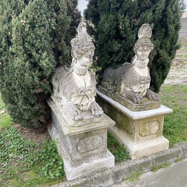 Coppia di sfingi in pietra composta