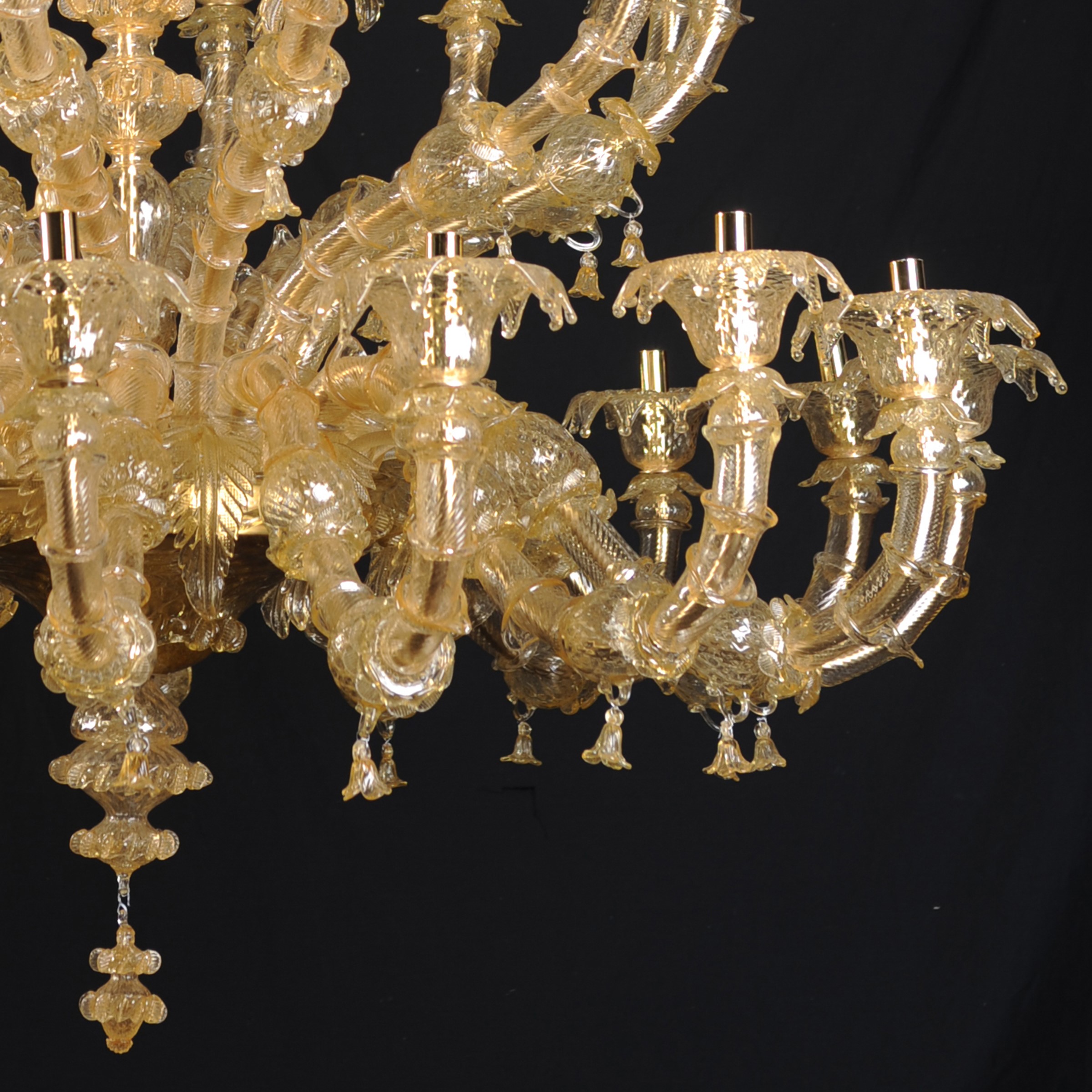 Lampadario Rezzonico in vetro trasparente e oro, Murano, XX secolo, 32 luci