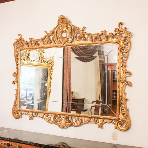 Grande specchiera in legno dorato