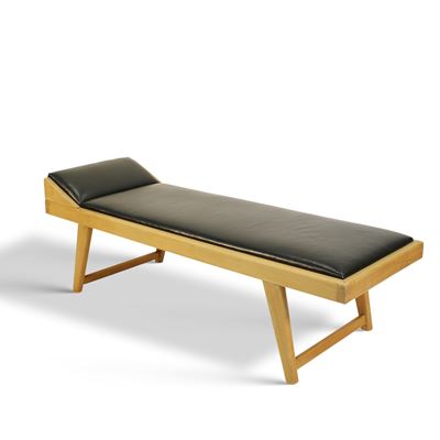 Manifattura europea, daybed in legno imbottito e rivestito in ecopelle