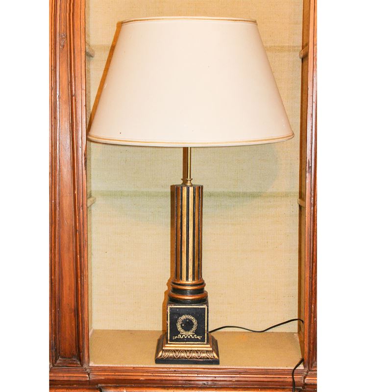 Lampada da tavolo in resina laccata nera  (Italia, XX sec.)  - Asta Gli Arredi di Villa "Le Marchesane" - San Luca Casa d'Aste