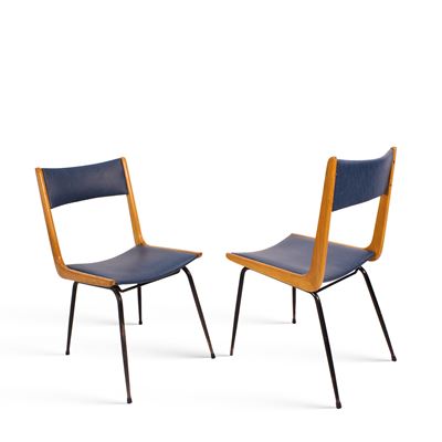 Carlo De Carli (attrib.), Set di quattro sedie mod. “Boomerang”, struttura in legno e seduta/schi...