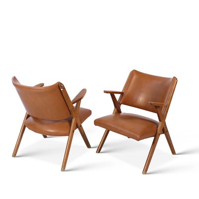 Antonio Dal Vera, Quattro poltrone in legno e rivestimento in pelle (Italia, anni ’60)