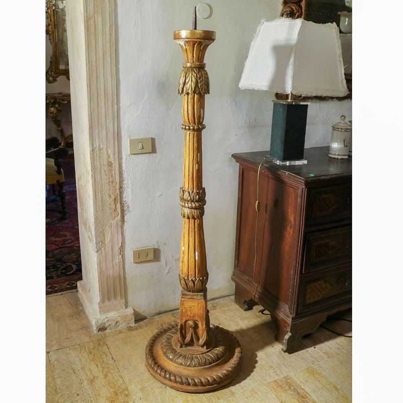 Torciere in legno dorato e laccato  (Italia, XIX sec.)  - Asta Gli Arredi di Villa "Le Marchesane" - San Luca Casa d'Aste