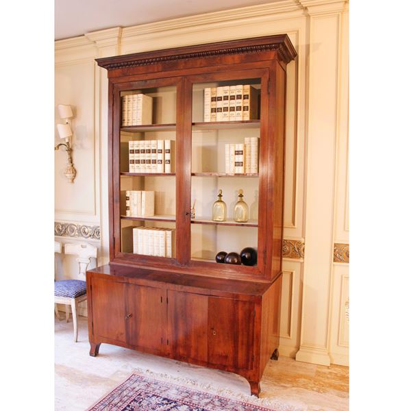 Mobile credenza in noce a due corpi