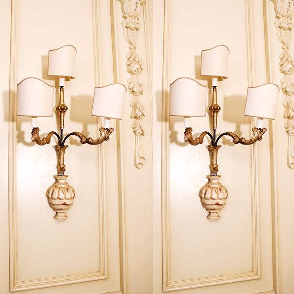 Coppia di appliques in ferro e legno