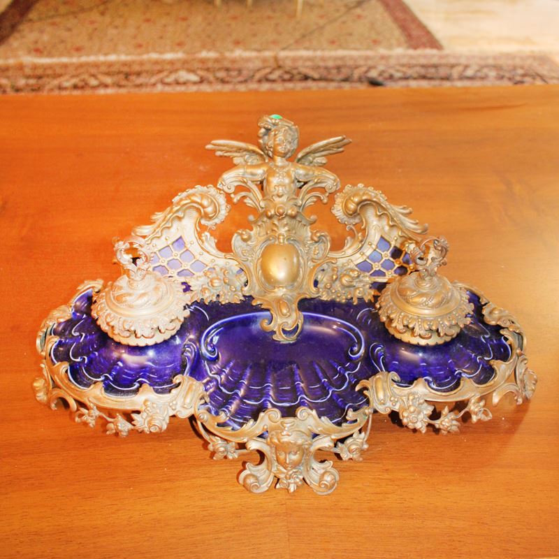 Calamaio in porcellana e bronzo dorato  (Francia, XIX-XX sec.)  - Asta Gli Arredi di Villa "Le Marchesane" - San Luca Casa d'Aste