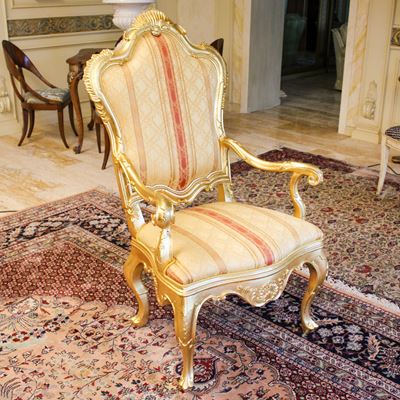 ♦ Poltrona in Legno Dorato