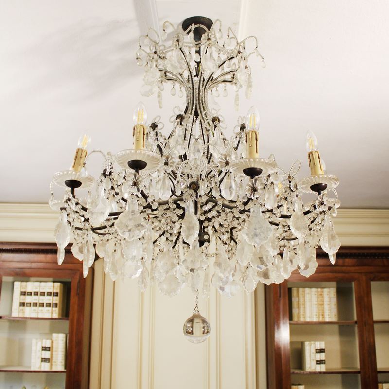 Lampadario a dieci luci in bronzo e vetro  (Italia, XX sec.)  - Asta Gli Arredi di Villa "Le Marchesane" - San Luca Casa d'Aste