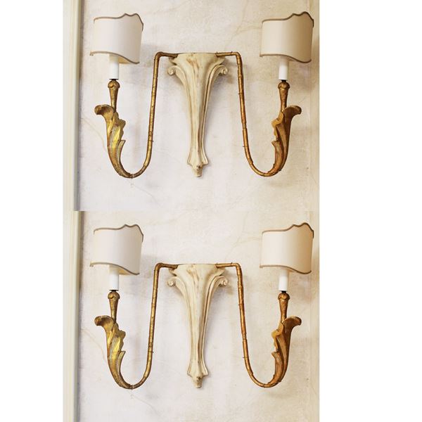 Coppia di appliques in ferro e legno