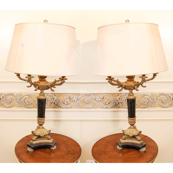 Coppie di lampade da tavolo in marmo e bronzo