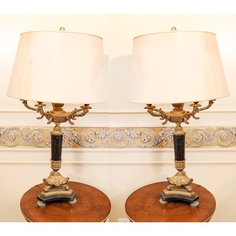 Coppie di lampade da tavolo in marmo e bronzo  (Italia, XX sec.)  - Asta Gli Arredi di Villa "Le Marchesane" - San Luca Casa d'Aste