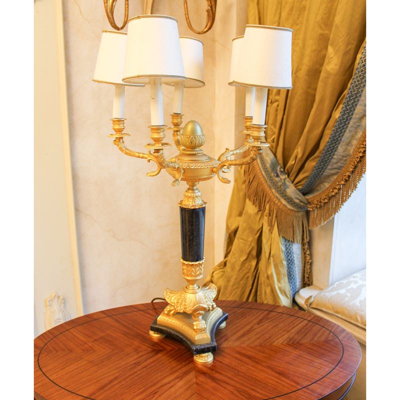 Lampada da tavolo in marmo e bronzo  (Italia, XX sec.)  - Asta Gli Arredi di Villa "Le Marchesane" - San Luca Casa d'Aste