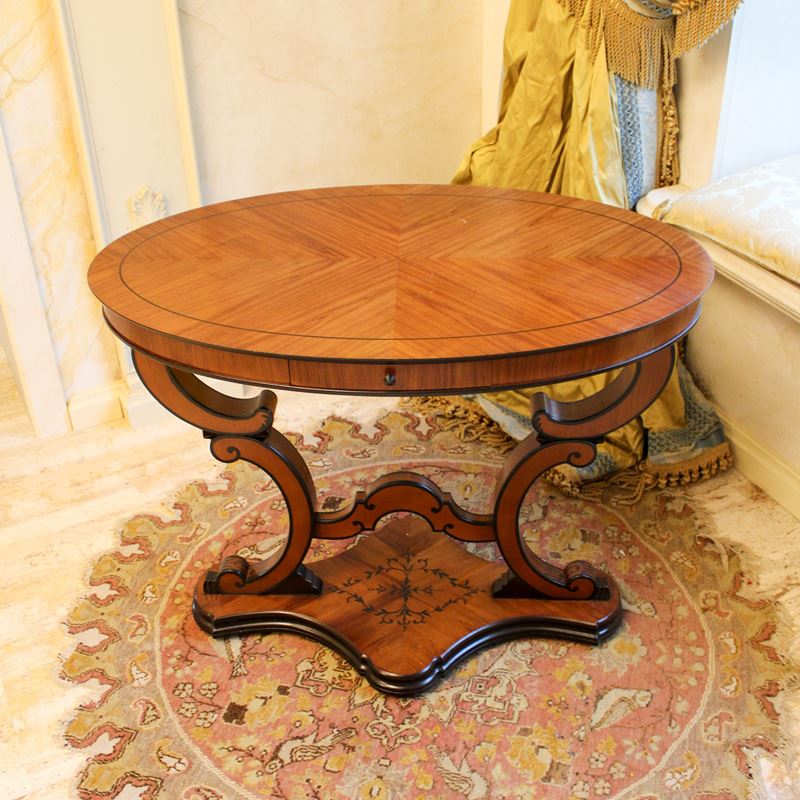 ♦ Tavolino in bois de rose  (Italia, XX sec.)  - Asta Gli Arredi di Villa "Le Marchesane" - San Luca Casa d'Aste