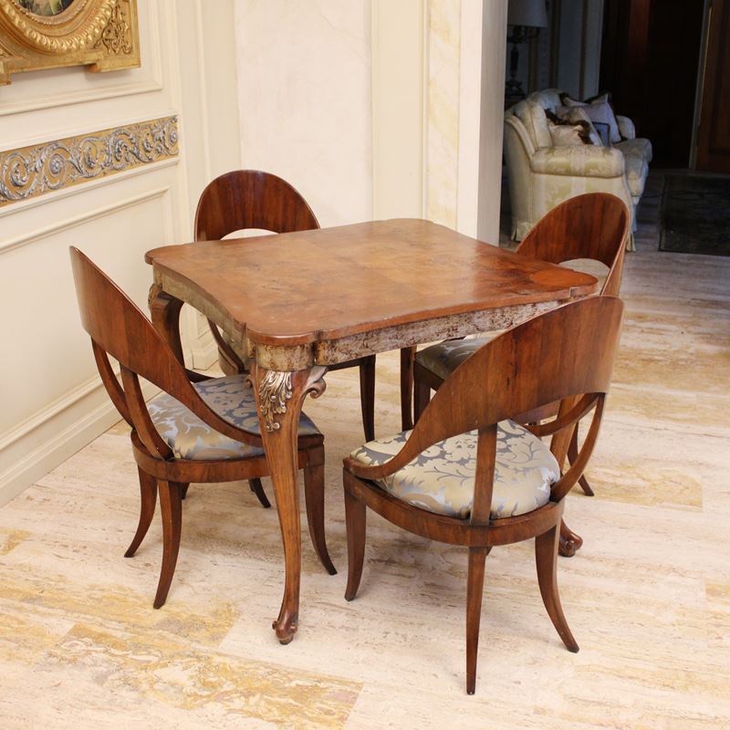 ♦ Tavolo da gioco in noce  (Italia, XX sec.)  - Asta Gli Arredi di Villa "Le Marchesane" - San Luca Casa d'Aste