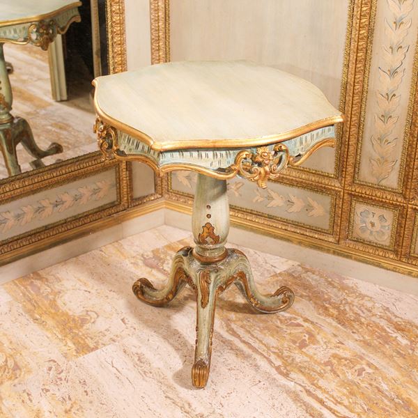 Tavolino in legno laccato
