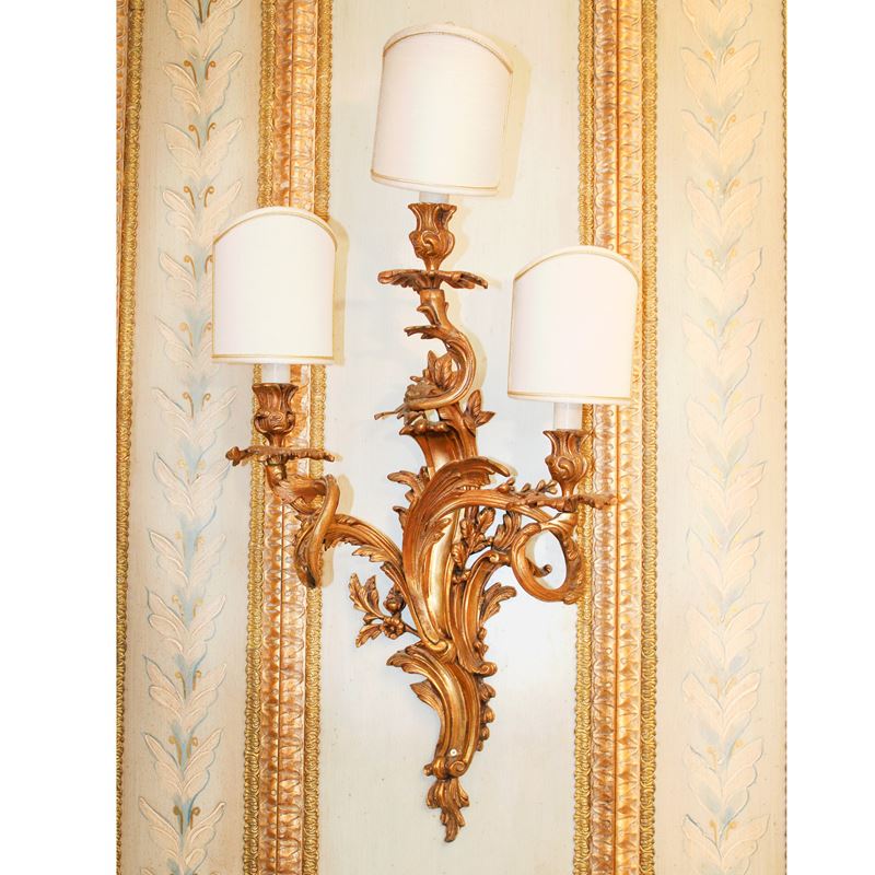 Sette appliques in bronzo dorato  (Italia, XX sec.)  - Asta Gli Arredi di Villa "Le Marchesane" - San Luca Casa d'Aste