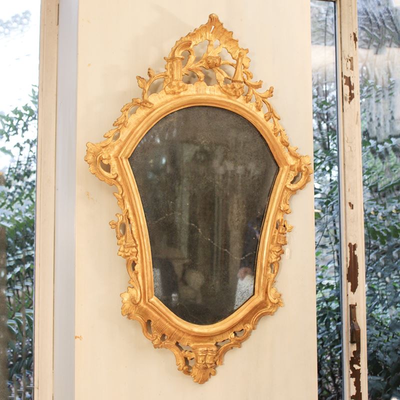♦ Specchiera in legno dorato  (Italia, XX sec.)  - Asta Gli Arredi di Villa "Le Marchesane" - San Luca Casa d'Aste