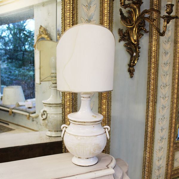 Lampada da tavolo in ceramica bianca