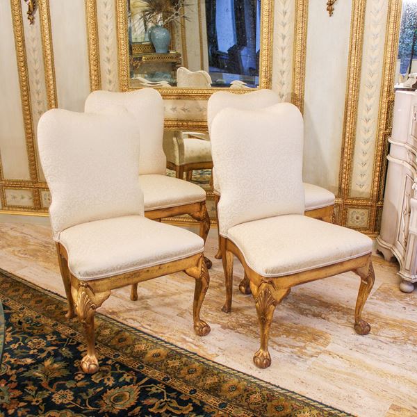 ♦ Quattro sedie in legno dorato