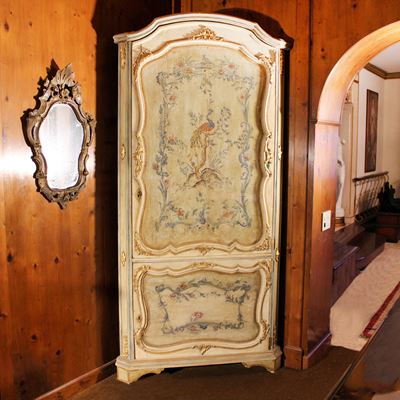 Mobile Cantonale in Legno Laccato e Dorato