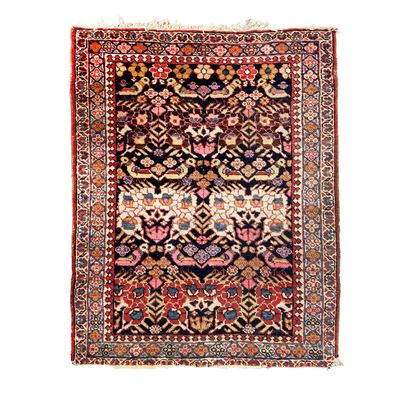 Manifattura orientale, Tappeto a fondo rosso con decori floreali e geometrici, XX secolo
