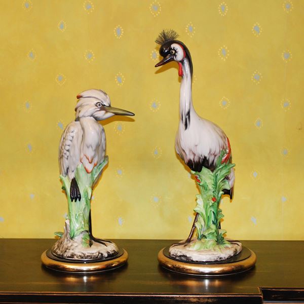 Coppia di sculture in porcellana policroma