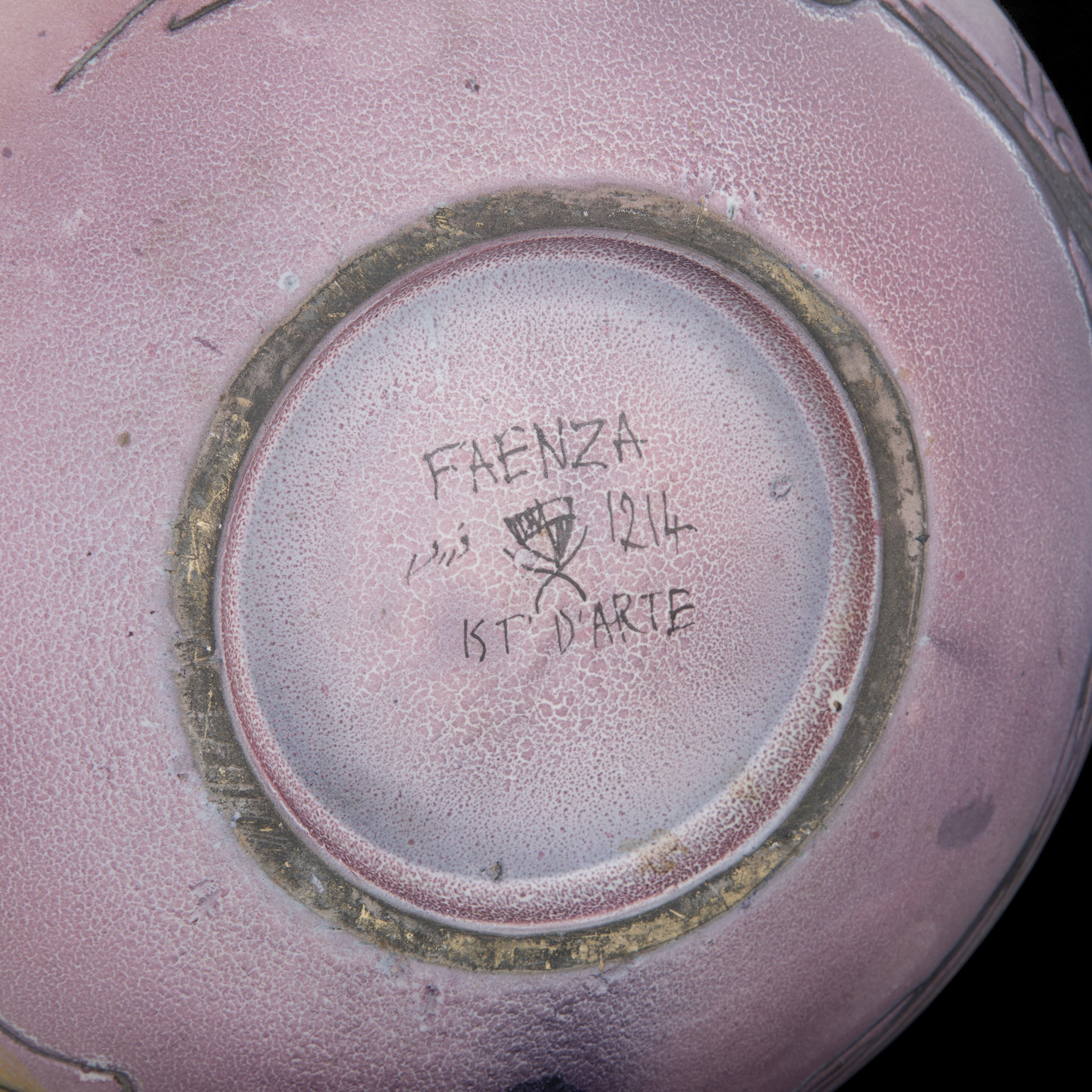 Istituto d’Arte Faenza, Vaso in ceramica policroma con figure femminili stilizzate