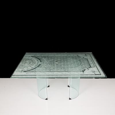 Manifattura italiana, Tavolino in vetro molato e satinato con motivi geometrici e floreali, base ...