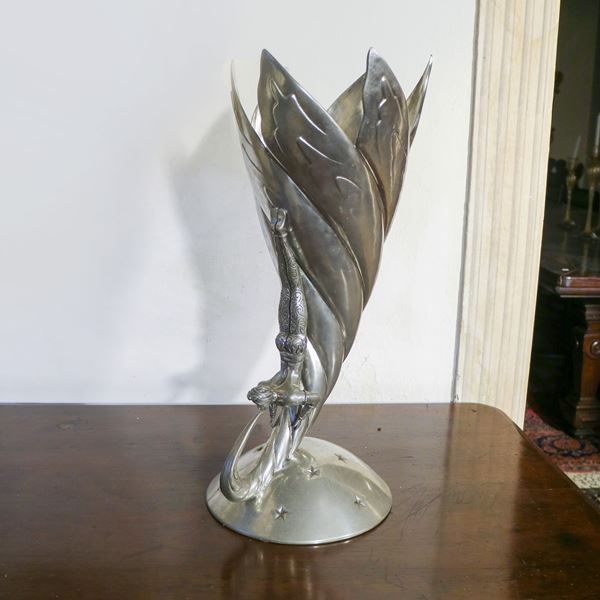 Piero Figura per Atena, vaso in metallo argentato