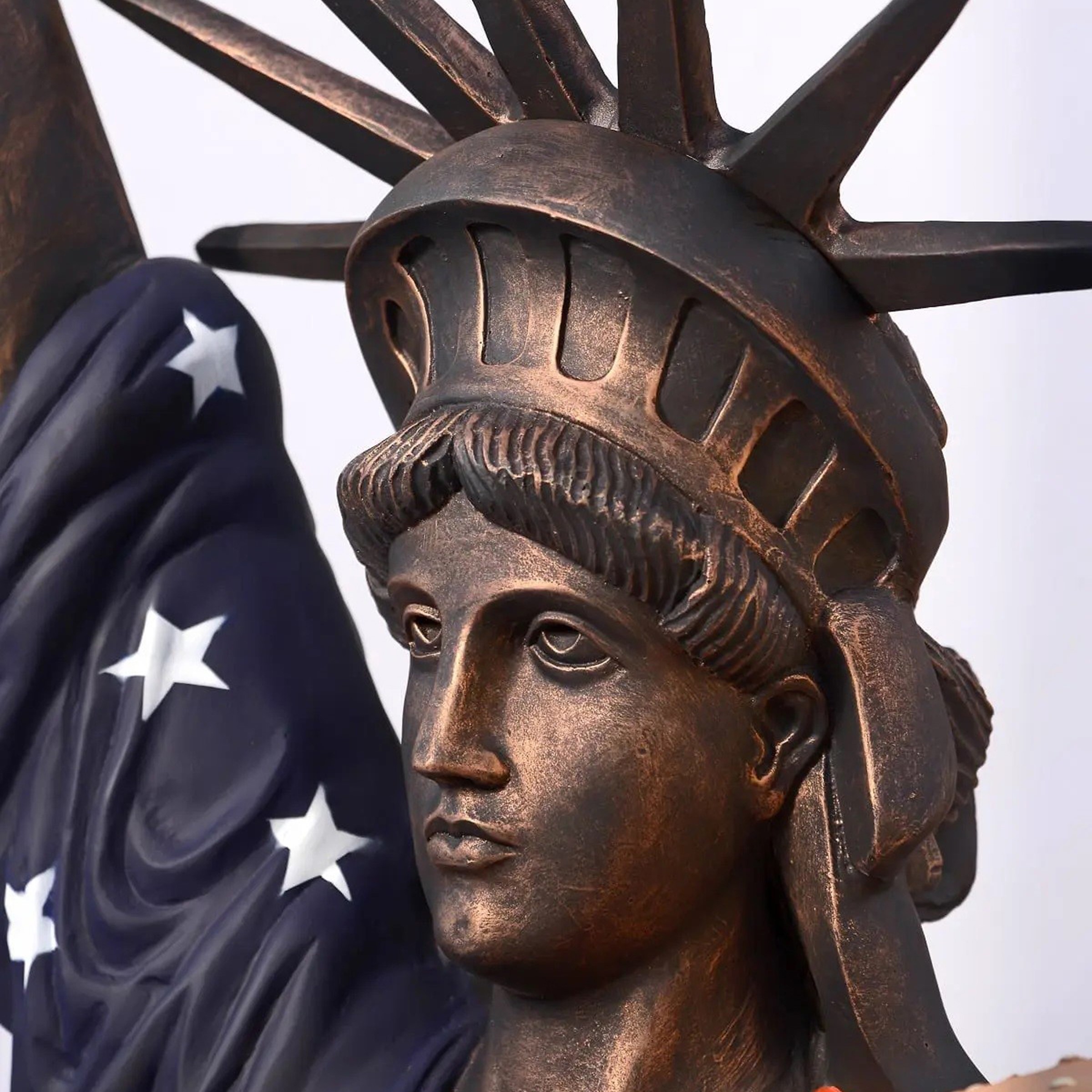XX secolo, Statua della Libertà, struttura in acciaio e scocca in fibra di vetro