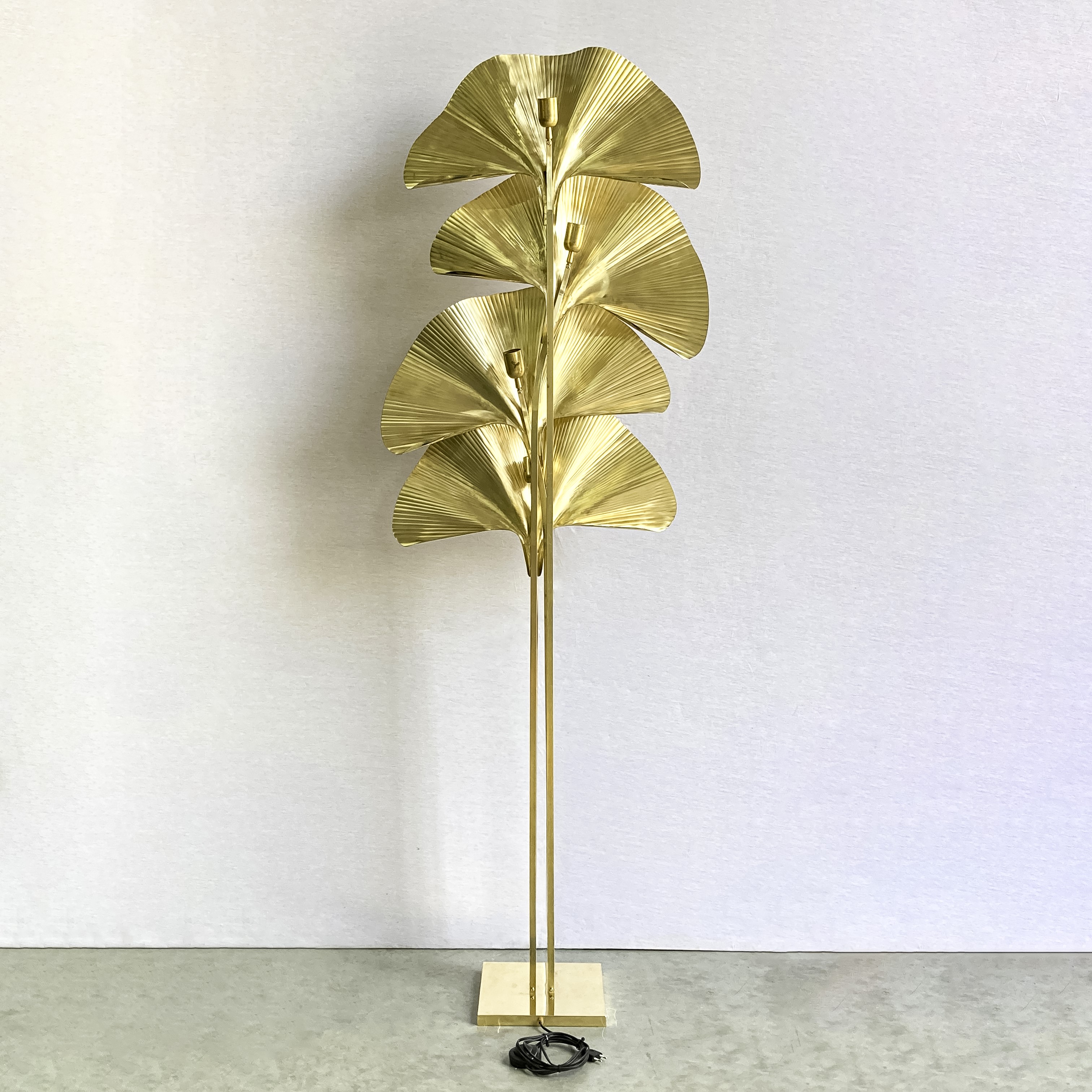 Manifattura italiana, Lampada da terra mod. "Ginko" in ottone lucidato
