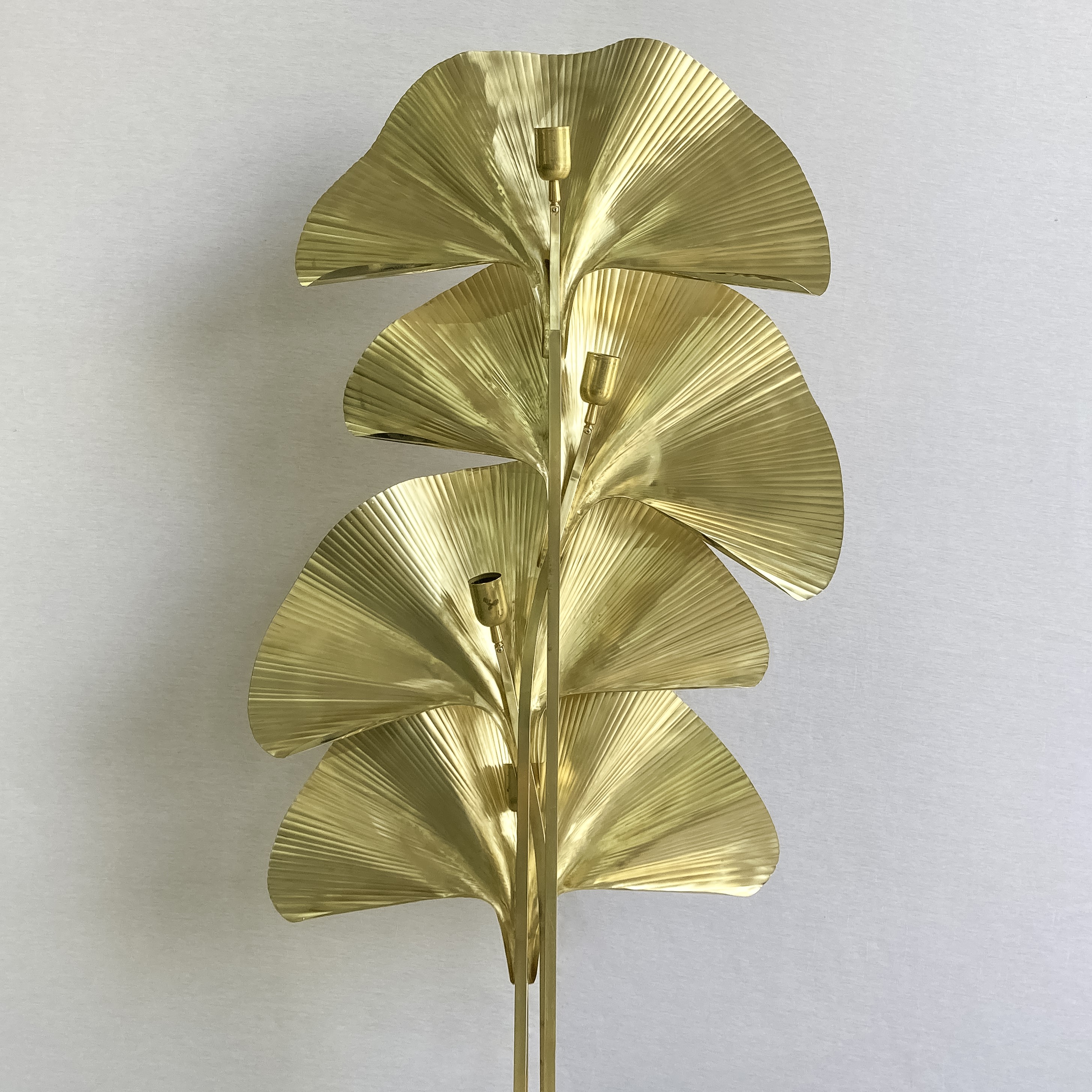 Manifattura italiana, Lampada da terra mod. "Ginko" in ottone lucidato