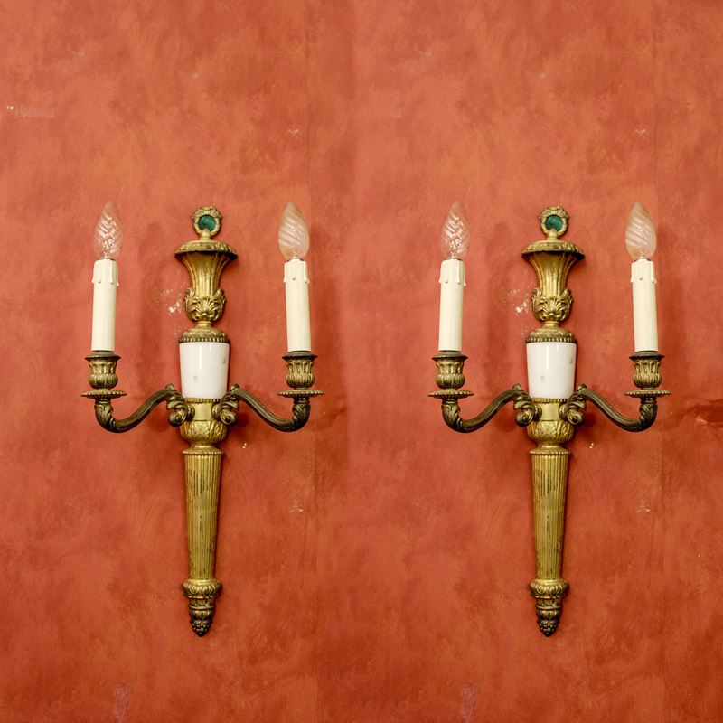 Coppia di appliques in bronzo e marmo  (Italia, XX sec.)  - Asta Gli Arredi di Villa "Le Marchesane" - San Luca Casa d'Aste