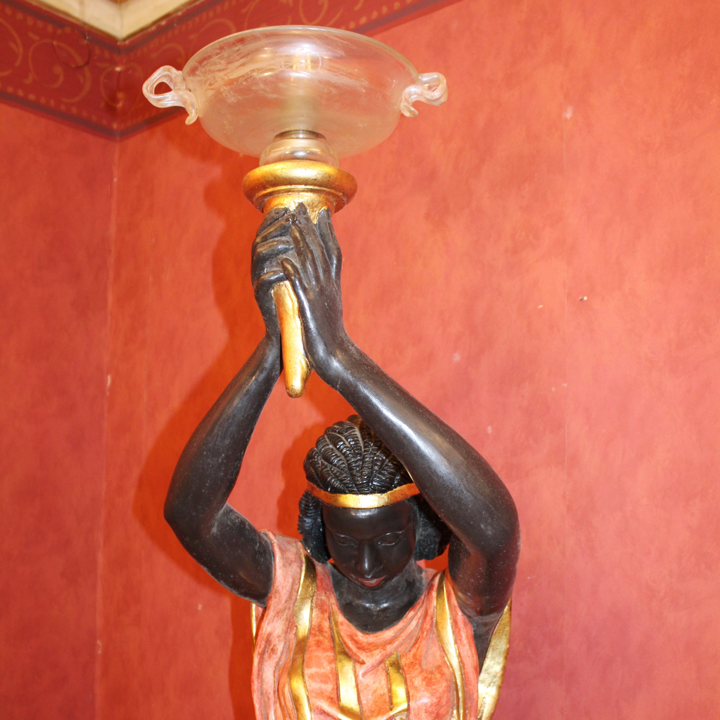 Scultura in Legno Laccato e Dorato