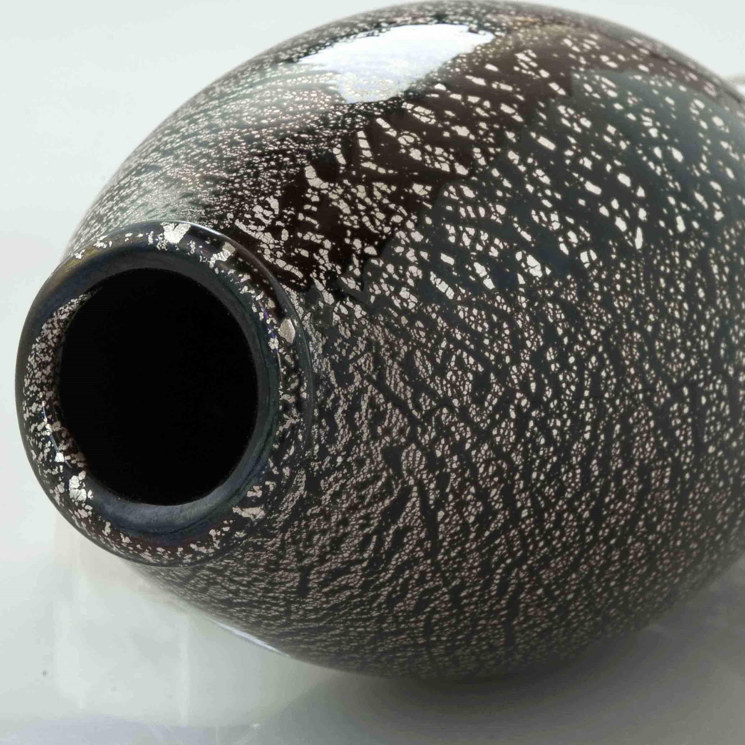 Manifattura di Murano, Vaso in pasta di vetro nera con inclusioni a foglia d’argento, anni ’70