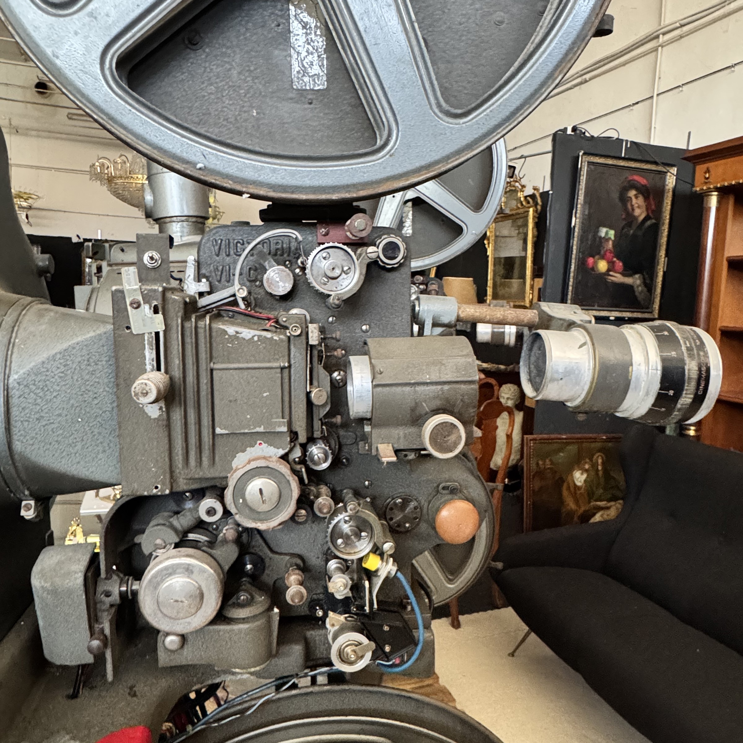 Milano, Cinemeccanica Victoria VI C, proiettore cinematografico con unità “Charlie” e Zenith 400 ...