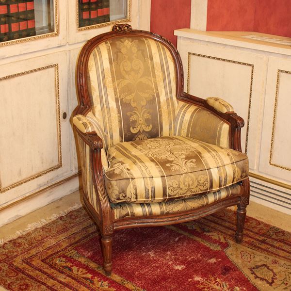 ♦ Poltrona in faggio tinto noce