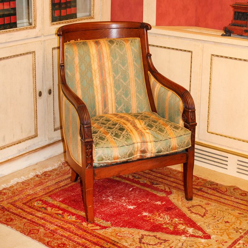♦ Poltrona in ciliegio  (Italia, XX sec.)  - Asta Gli Arredi di Villa "Le Marchesane" - San Luca Casa d'Aste