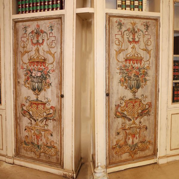 ♦ Coppia di porte in legno laccato