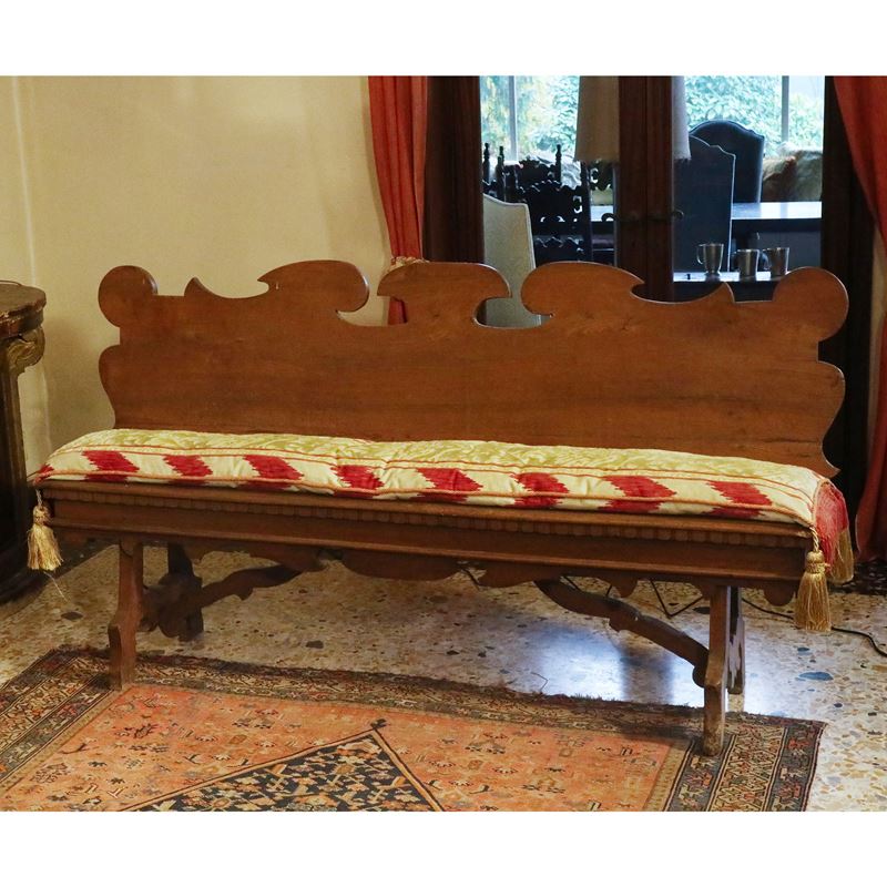 Coppia di panche in noce  (Italia, XVIII sec.)  - Asta Gli Arredi di Villa "Le Marchesane" - San Luca Casa d'Aste