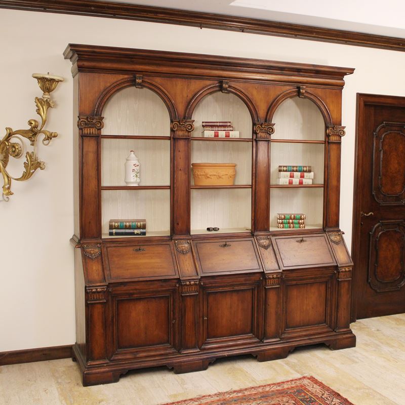 Libreria in pioppo tinto noce  (Italia, XX sec.)  - Asta Gli Arredi di Villa "Le Marchesane" - San Luca Casa d'Aste