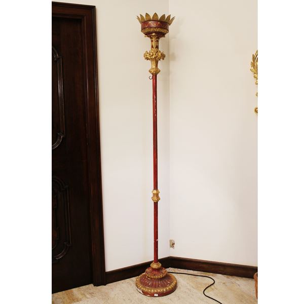 Piantana in legno laccato e dorato