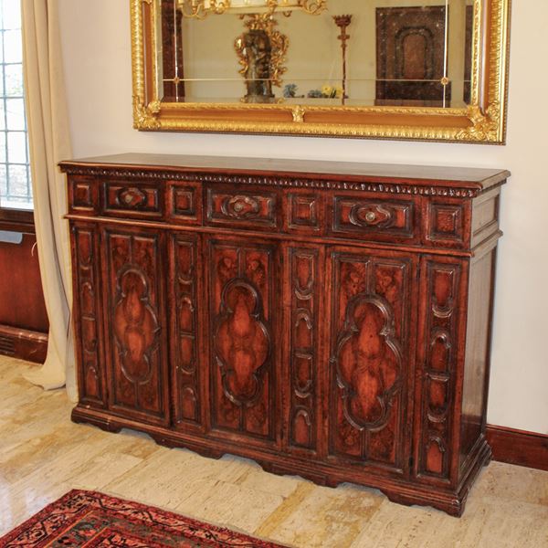 ♦ Credenza in noce