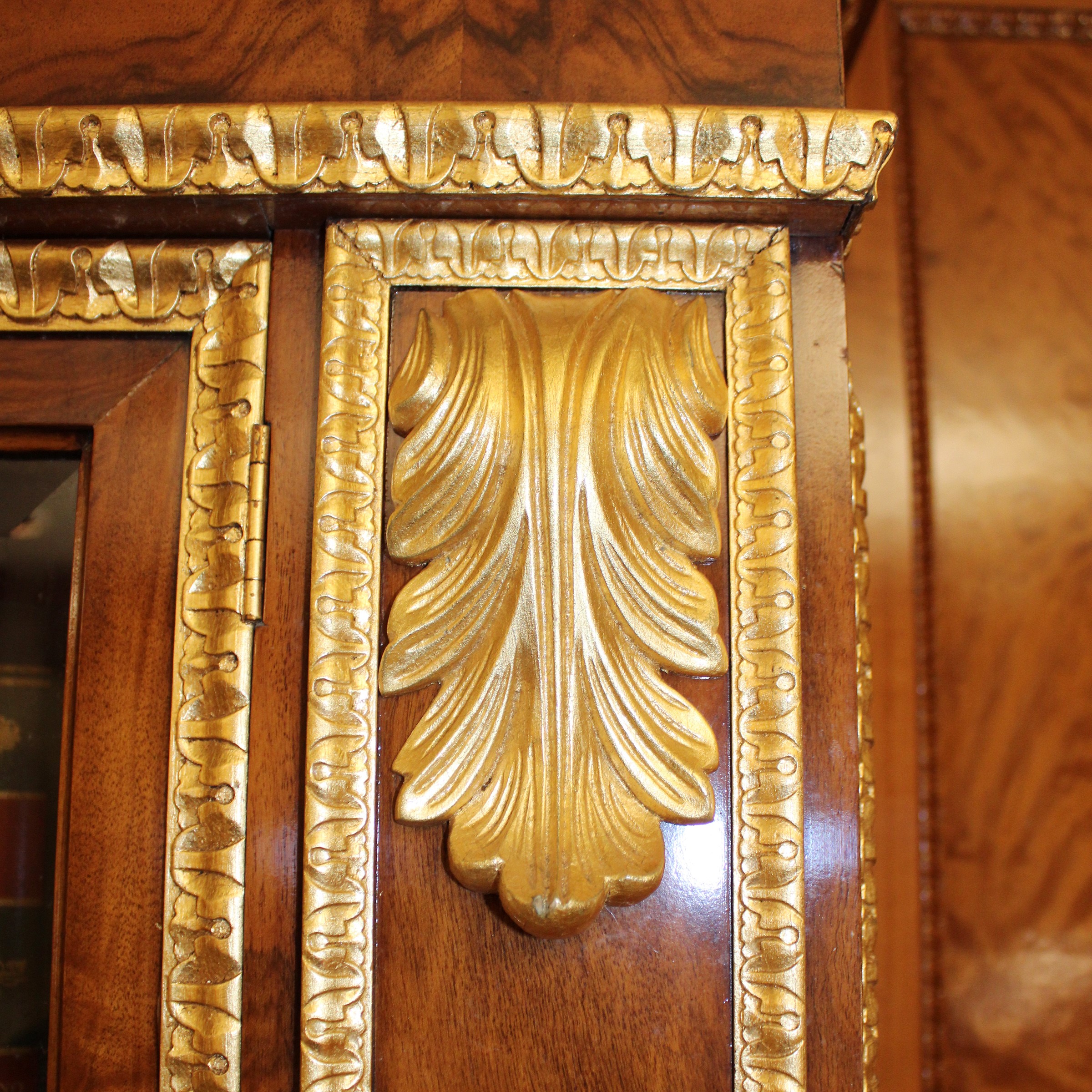 ♦ Grande Libreria in Noce e Legno Dorato