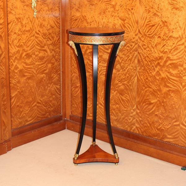 ♦ Gueridon in legno dorato ed ebanizzato